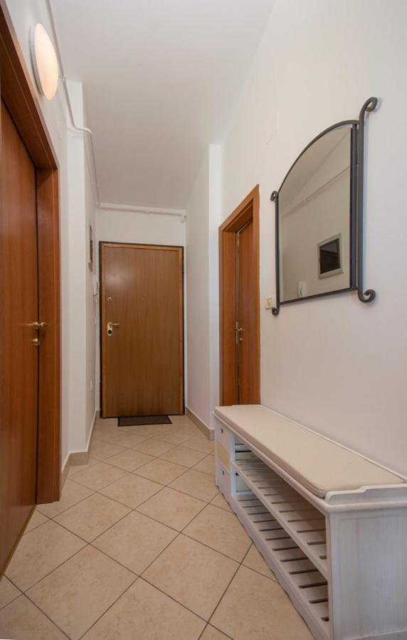 City Centre Sea View Apartment 普拉 外观 照片
